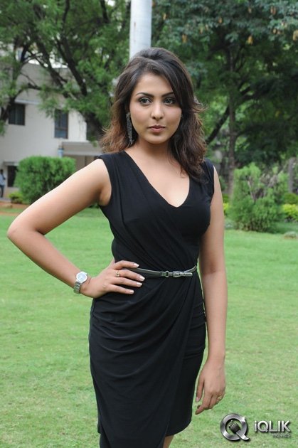 Madhu-Shalini-at-Anukshanam-Movie-Trailer-Launch